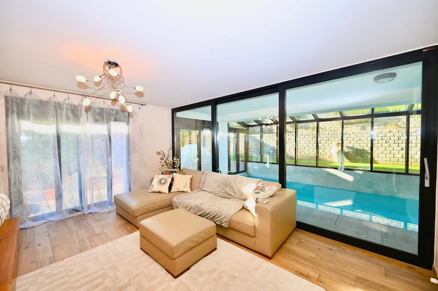 Modern Villa with Heated Pool in Agra - Collina d'Oro - Photo 7 of 20