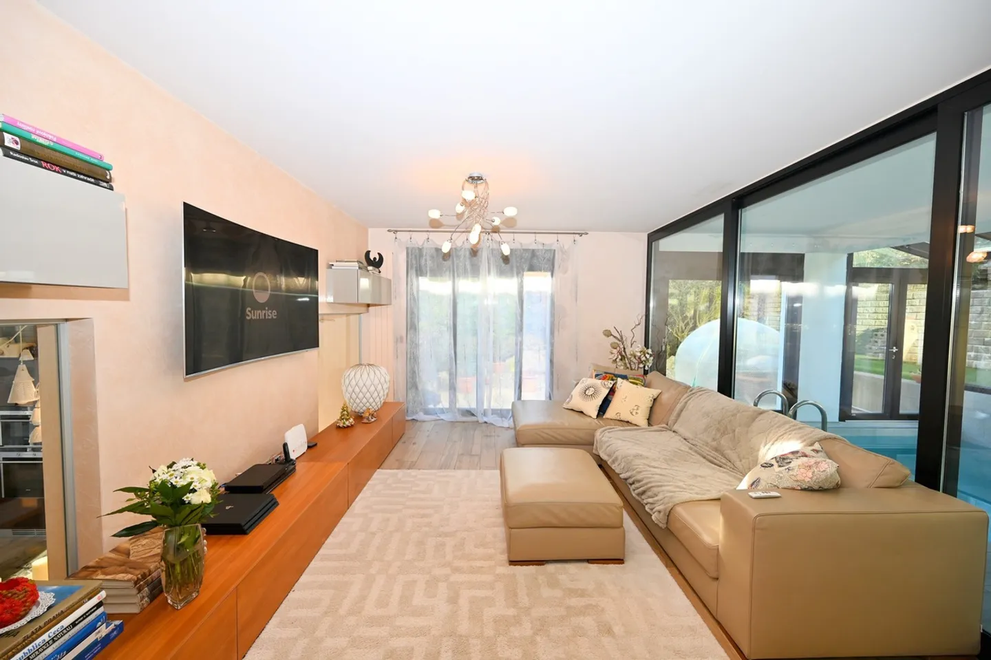 Modern Villa with Heated Pool in Agra - Collina d'Oro - Photo 6 of 20