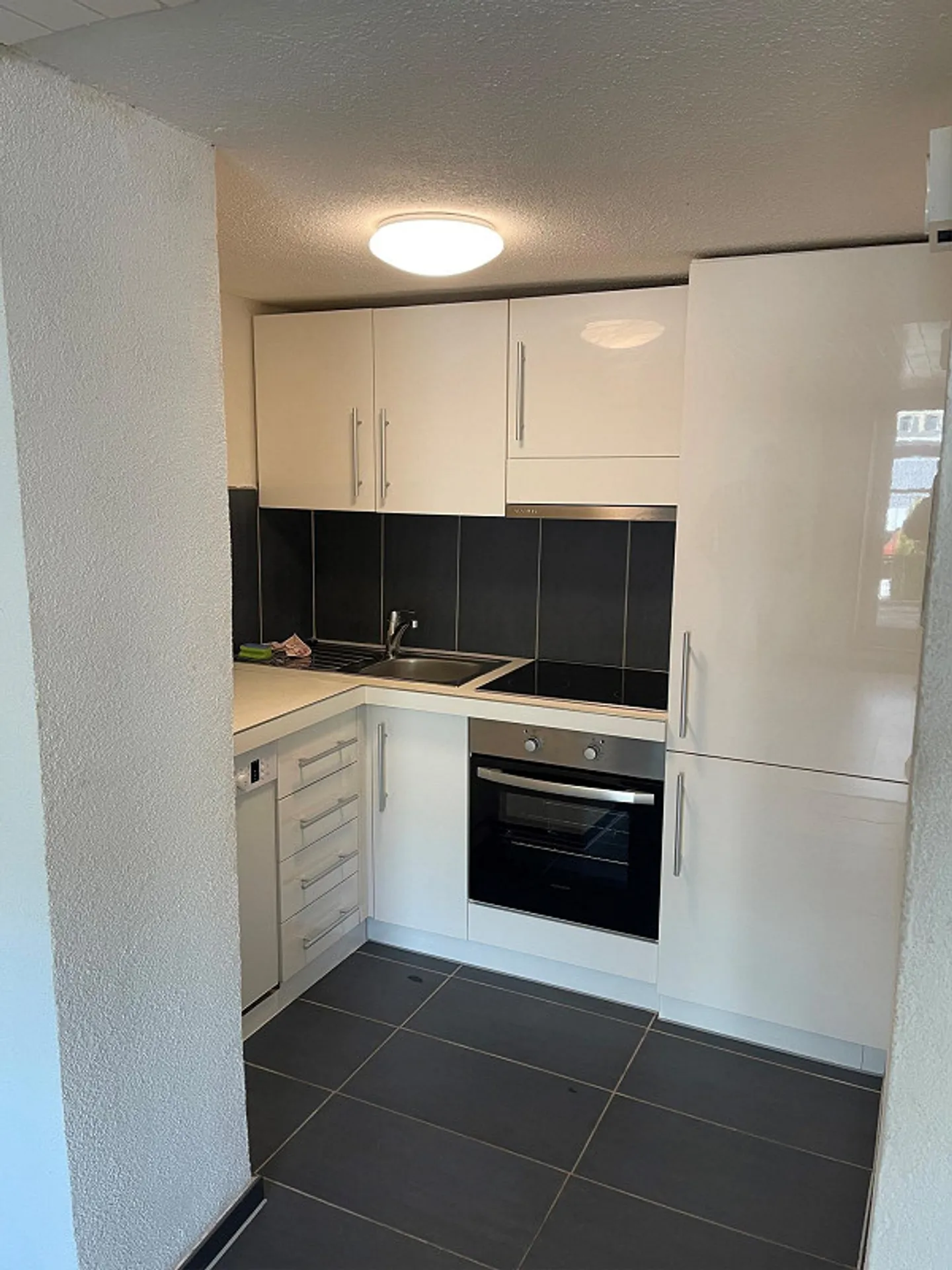 Central Located 2.5 Room Apartment St. Gallen - Photo 2 of 8