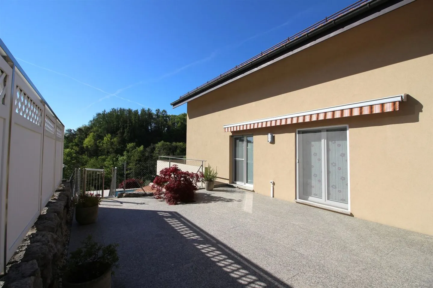 Charmante Doppelhaushälfte mit Pool - Foto 8 von 12