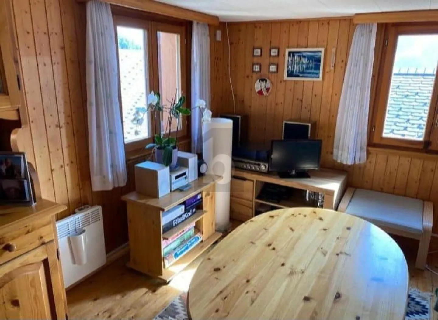 SPACIEUX ET ENSOLEILLÉ DANS UN EMPLACEMENT CALME - Photo 3 sur 6