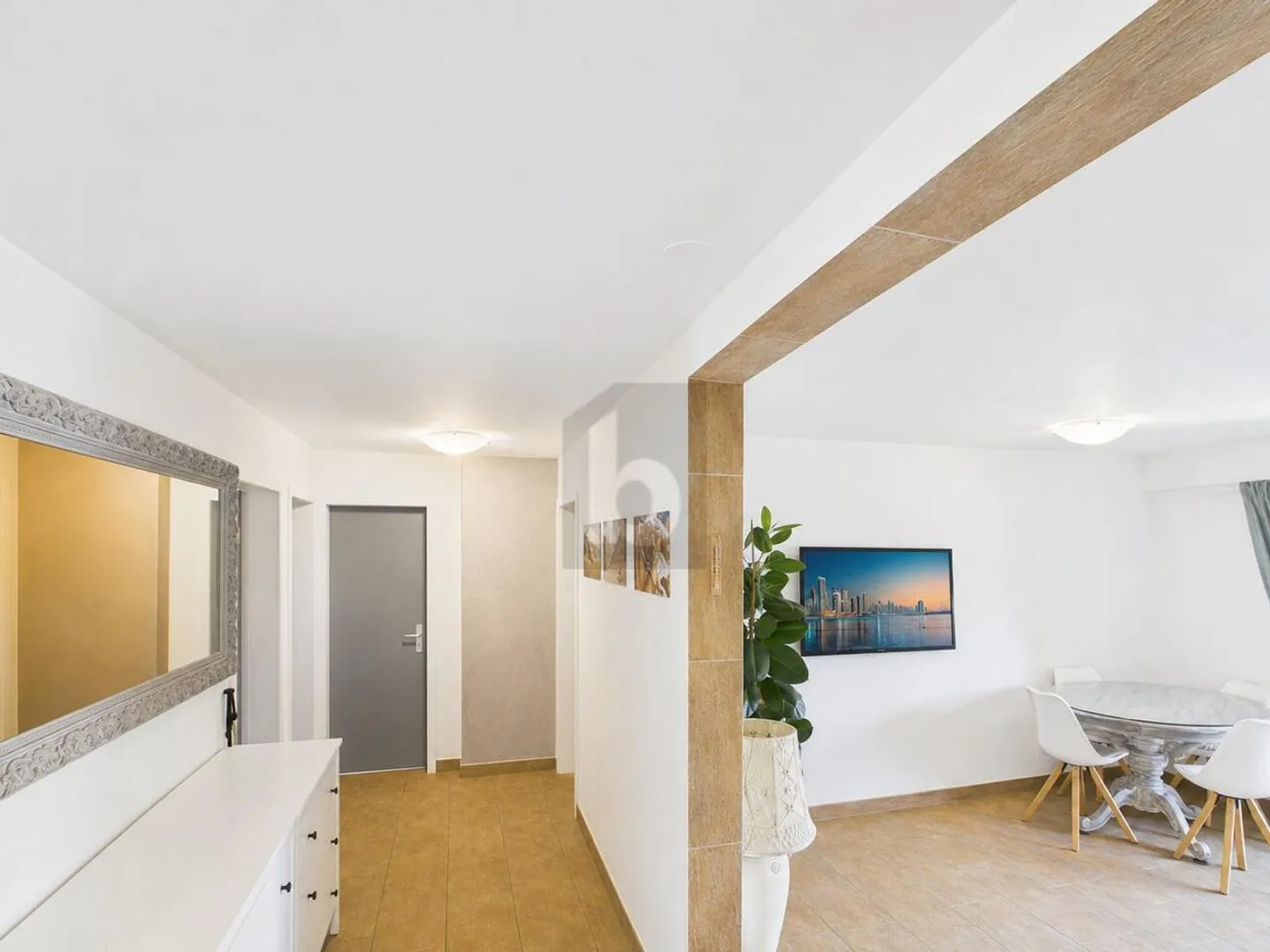 DACHGESCHOSS MIT BALKON UND AUSBAUBAREM DACHBODEN - Foto 4 von 6