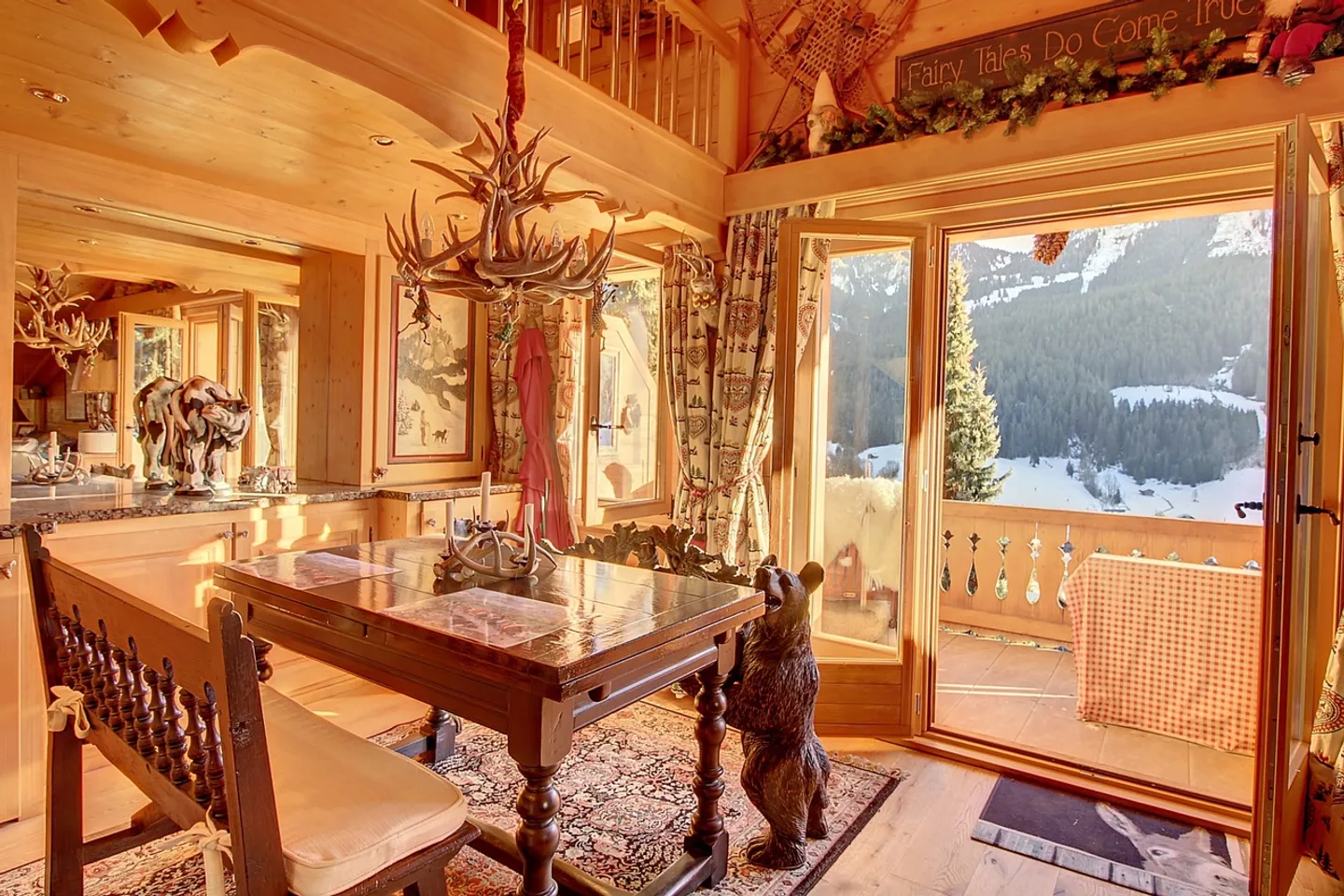 Charming apartment with mezzanine and mountain view - Photo 3 of 6