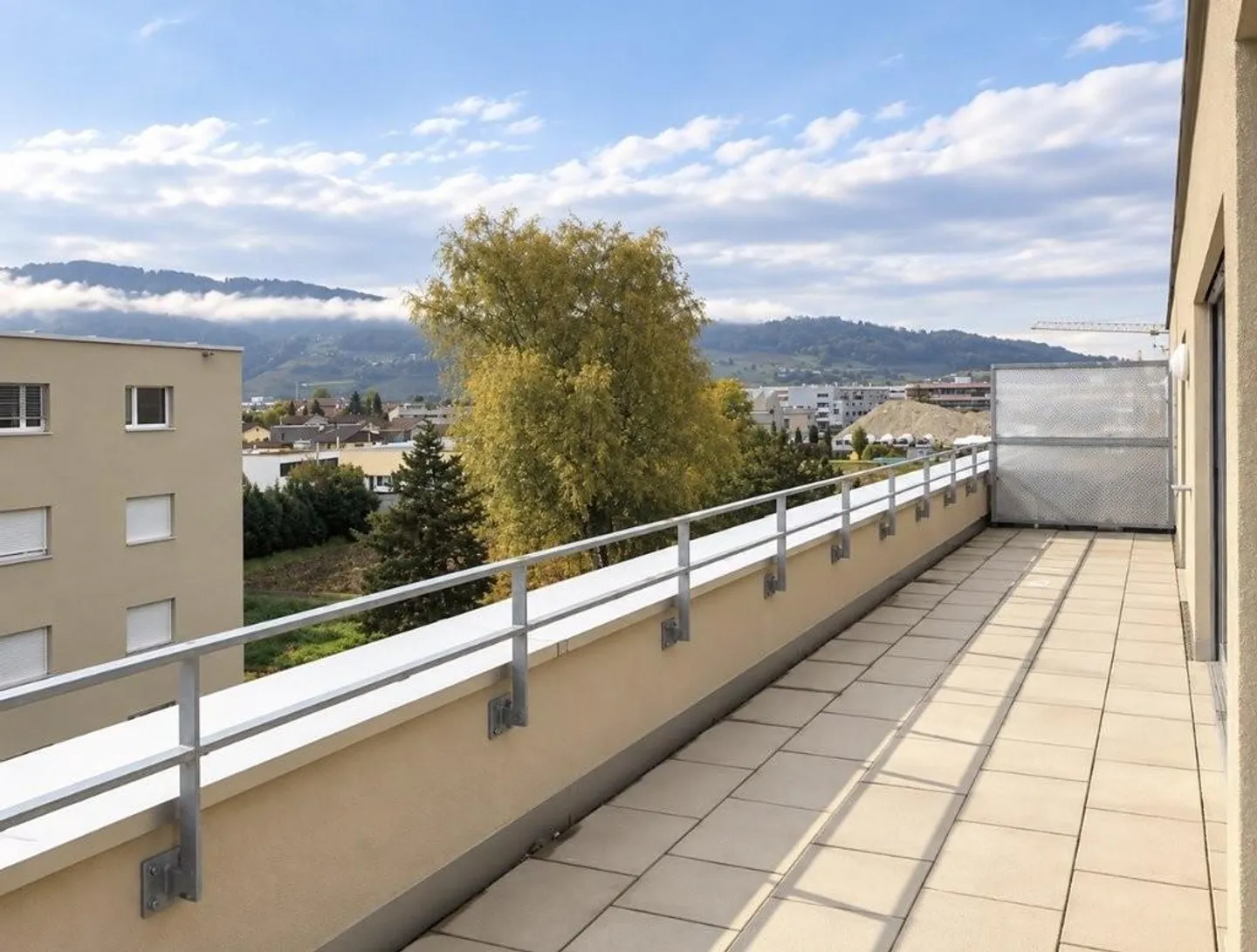 Attico con vista montagna in posizione privilegiata - Foto 3 di 9