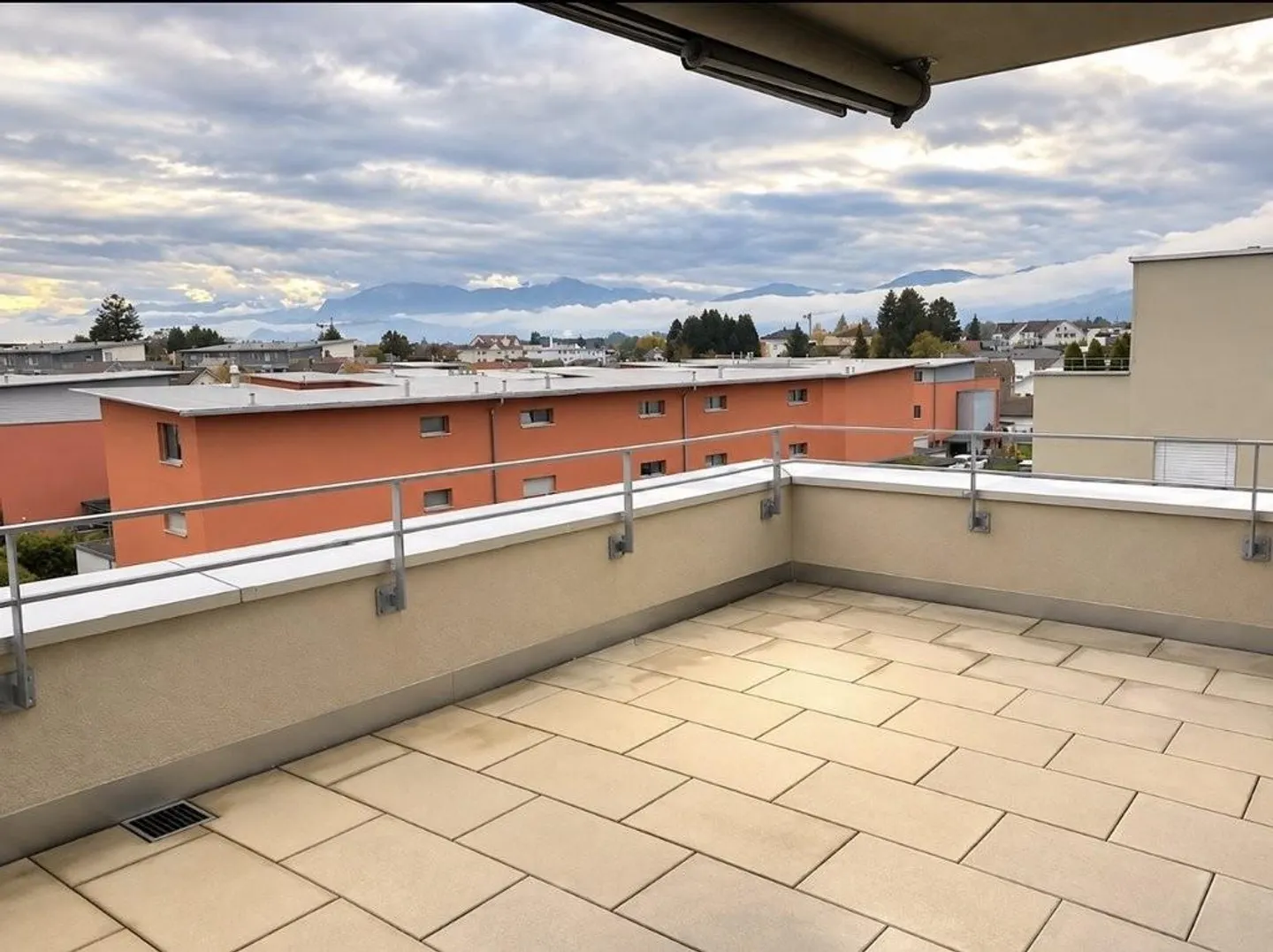 Attico con vista montagna in posizione privilegiata - Foto 4 di 9