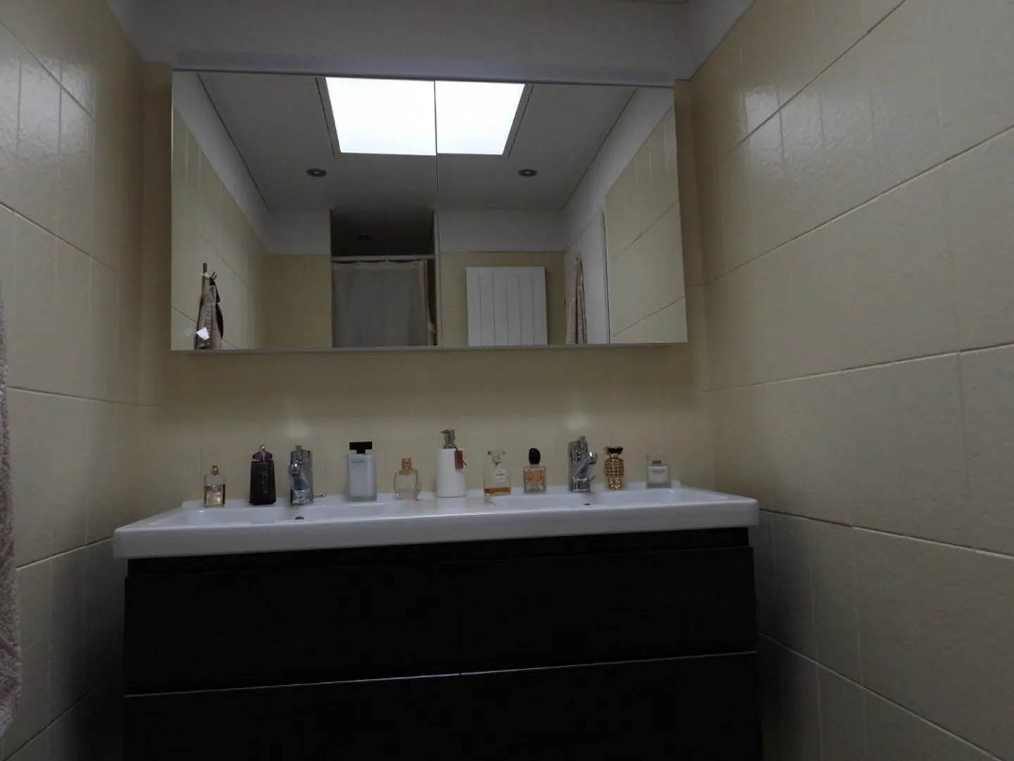 APPARTEMENT ATTIQUE ÉLÉGANT - VISITEZ MAINTENANT! - Photo 3 sur 13