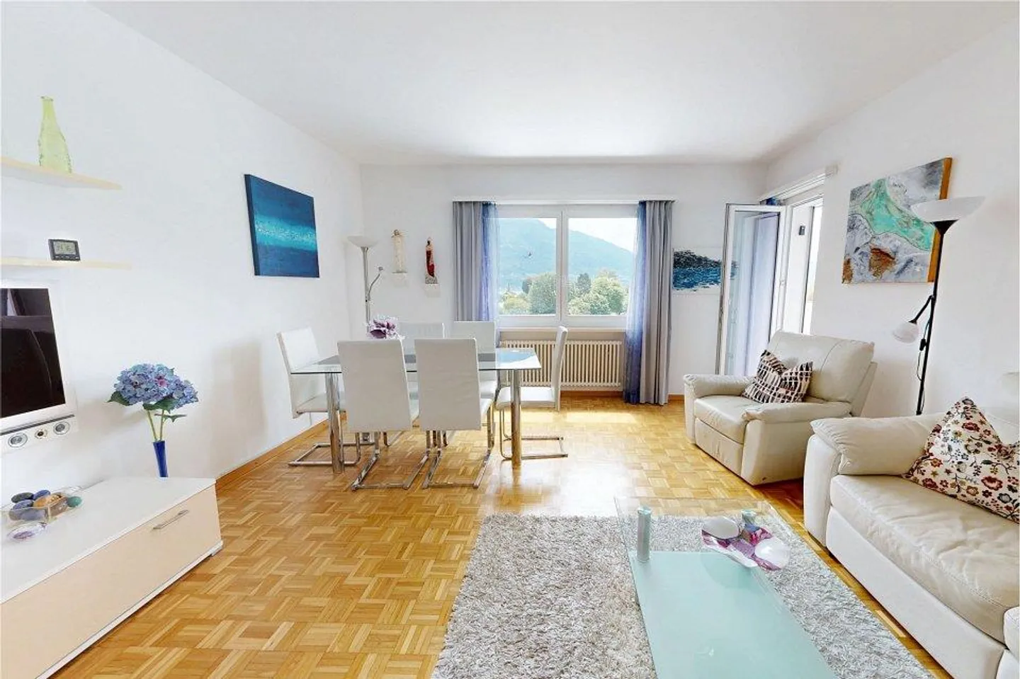 3.5-Room Apartment with Panoramic View - Photo 3 of 12