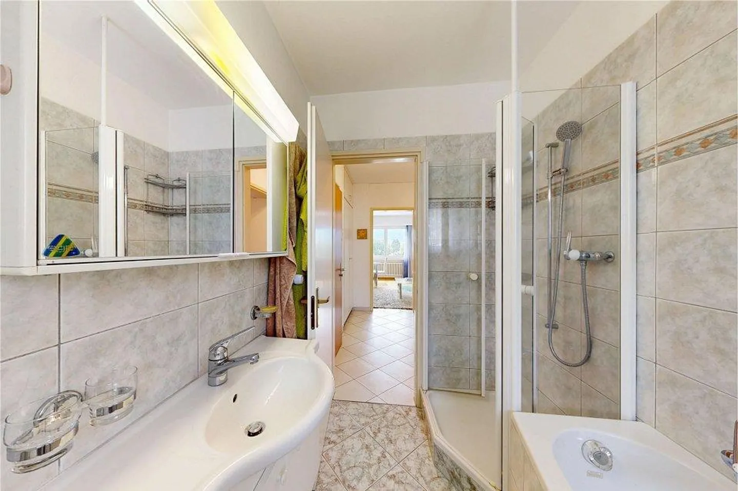 3.5-Room Apartment with Panoramic View - Photo 9 of 12
