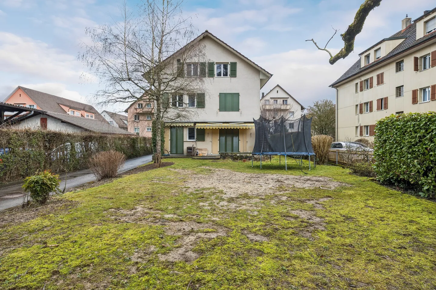 Ideal for commuters! - Photo 1 of 5