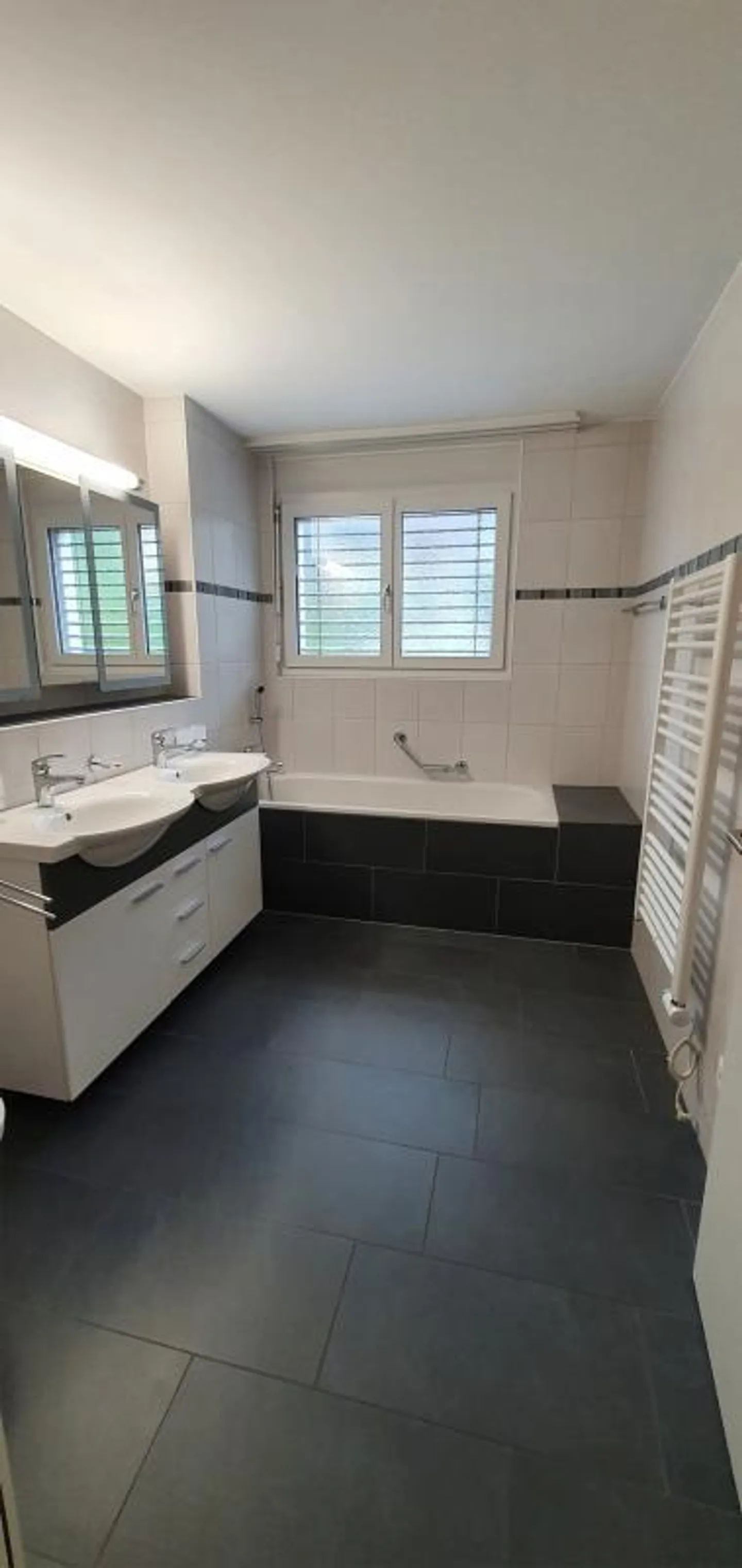 Appartement moderne avec grand balcon - Photo 4 sur 16