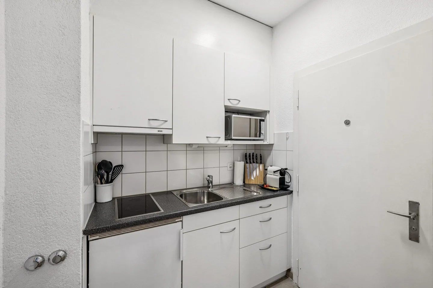 Furnished 1.5-room apartment with service in the center of Biel/Bienne - Photo 7 of 11