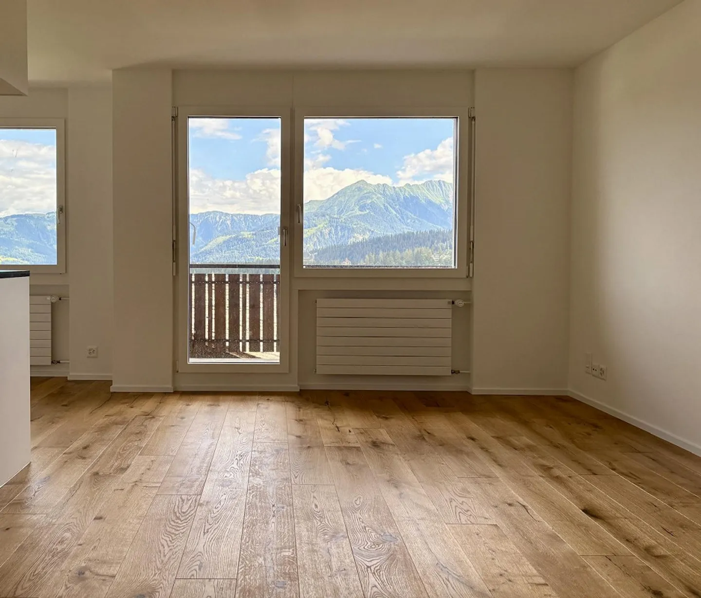 Renovated 4.5 Room Apartment with Balcony/Garage in Prime Location & View - Photo 1 of 6