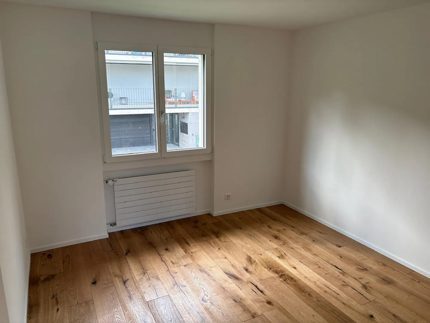 Renovated 4.5 Room Apartment with Balcony/Garage in Prime Location & View - Photo 5 of 6