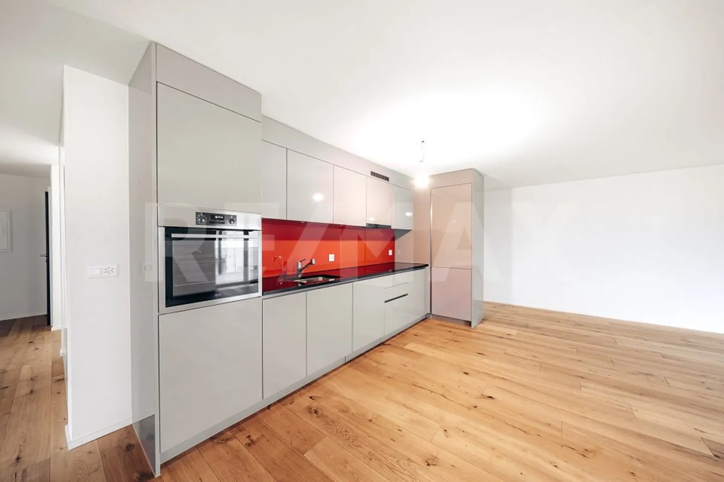 Appartement moderne de 4,5 pièces avec 134 m² et grand balcon, entièrement rénové, situé au centre de Kloten - Photo 4 sur 13