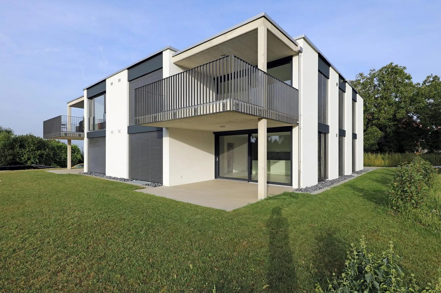 Appartement spacieux et lumineux au standard de propriété - Photo 2 sur 9