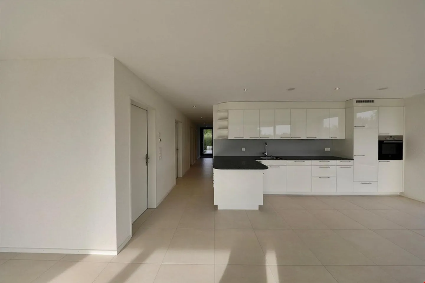 Appartement spacieux et lumineux au standard de propriété - Photo 4 sur 9