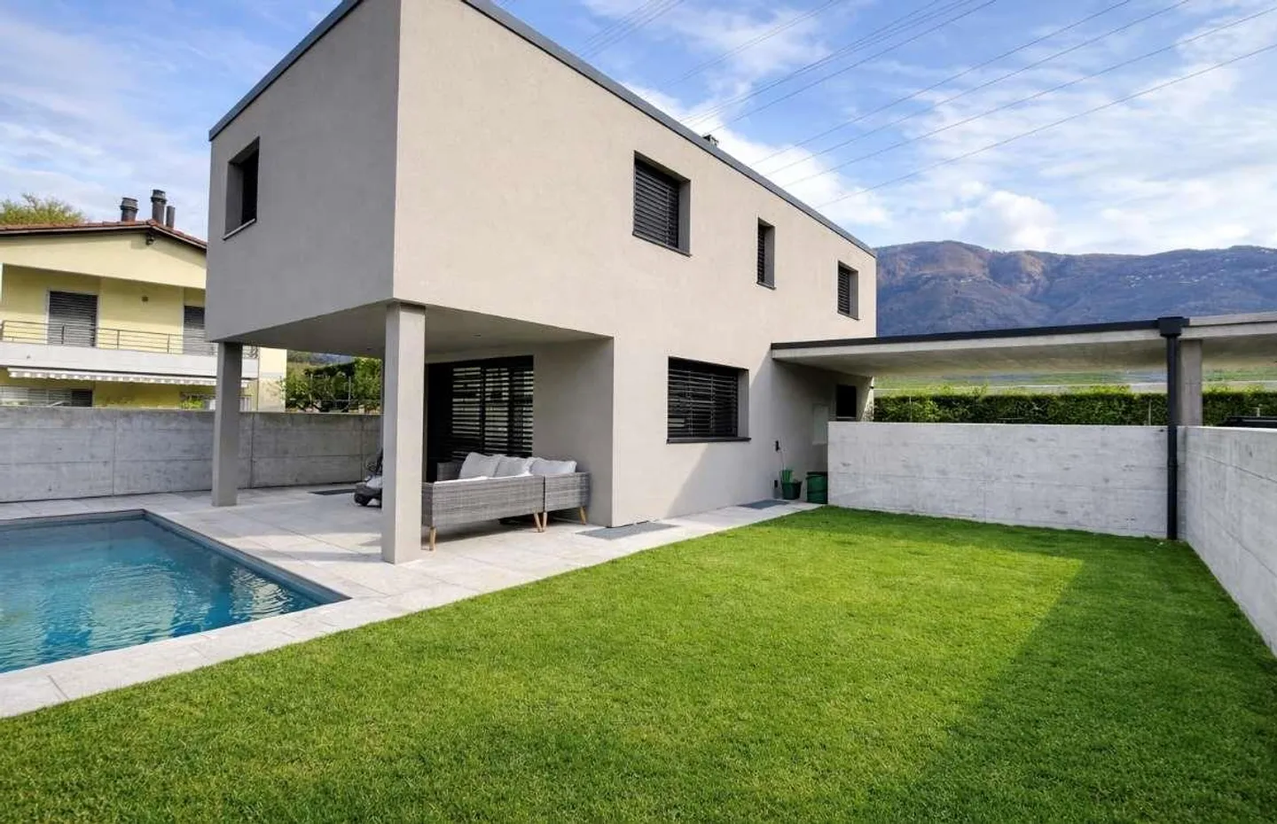 Elegante villa con alto standard, giardino e piscina - Foto 3 di 13