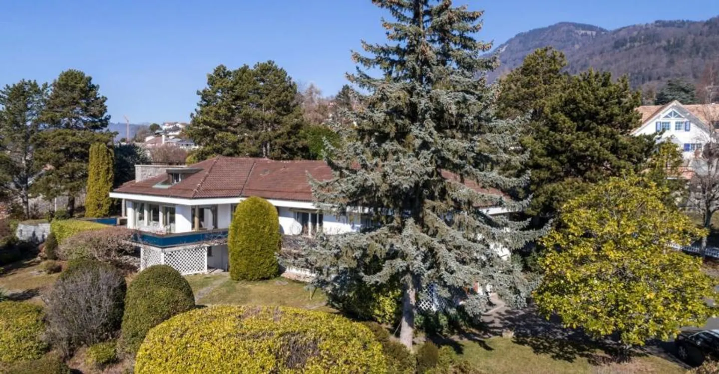 Splendida proprietà al riparo da sguardi indiscreti, vista panoramica sul lago - Foto 1 di 12