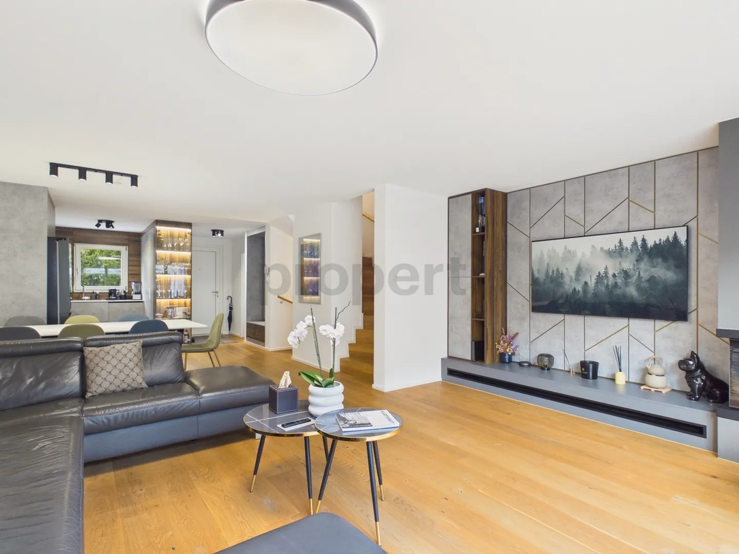 Spacious 5.5-room townhouse with practical layout in Pfäffikon SZ (building lease) - Photo 1 of 12