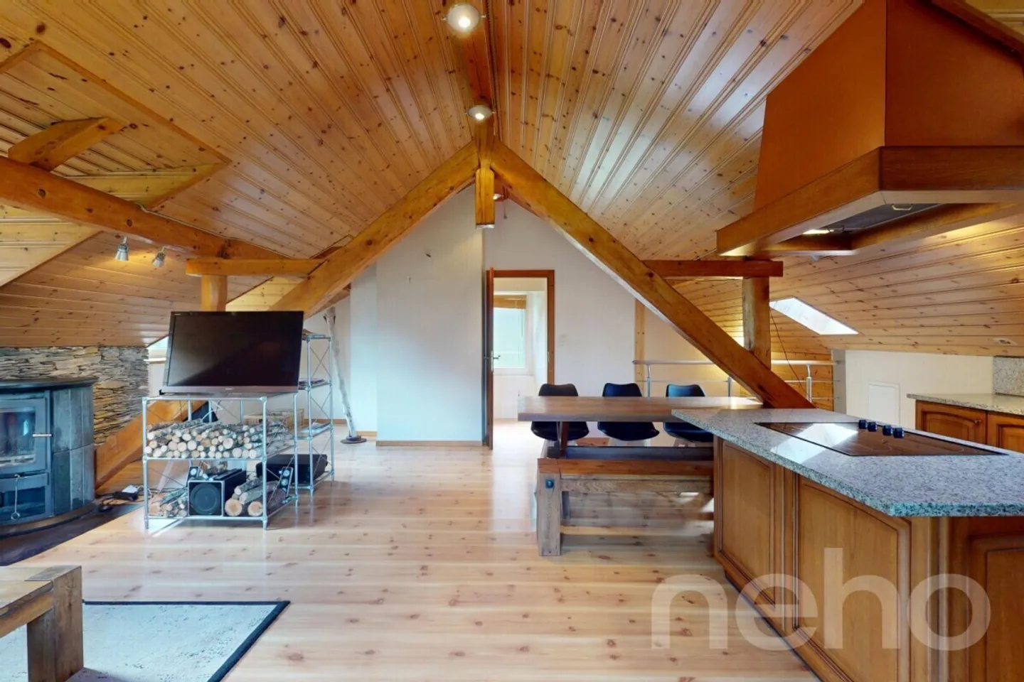 Esclusività: Casa familiare con 2 appartamenti e uno studio a Salvan - Foto 4 di 13