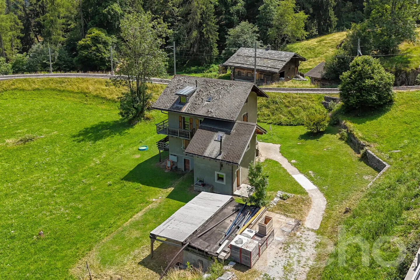 Esclusività: Casa familiare con 2 appartamenti e uno studio a Salvan - Foto 11 di 13