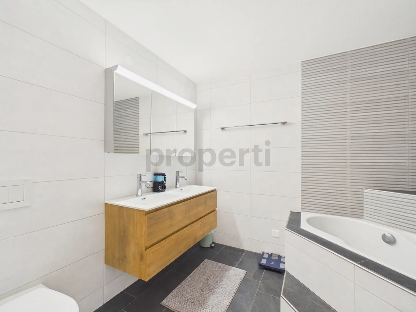 Spacious 5.5-room townhouse with practical layout in Pfäffikon SZ (building lease) - Photo 8 of 12