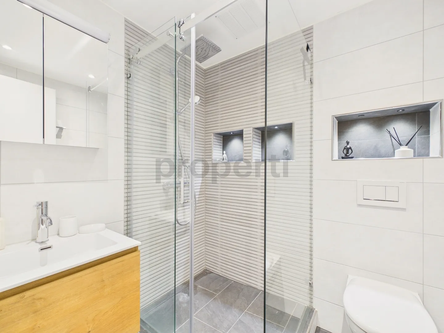 Spacious 5.5-room townhouse with practical layout in Pfäffikon SZ (building lease) - Photo 9 of 12