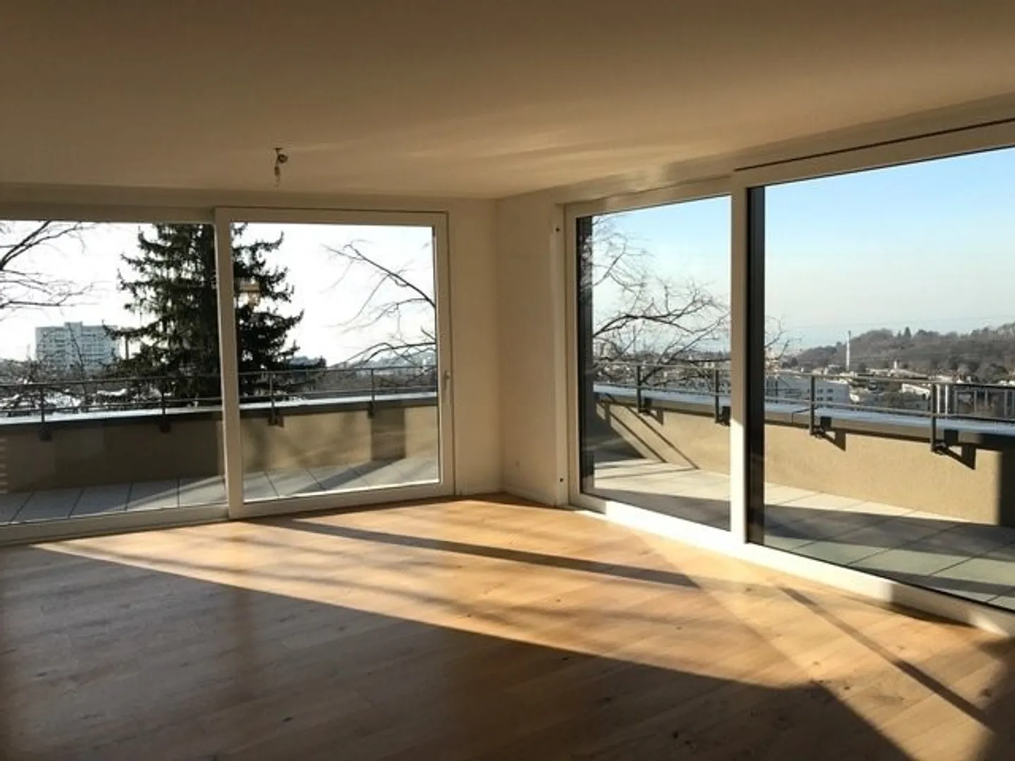 To seize! Beautiful penthouse apartment with 360 terrace for rent - Photo 1 of 10