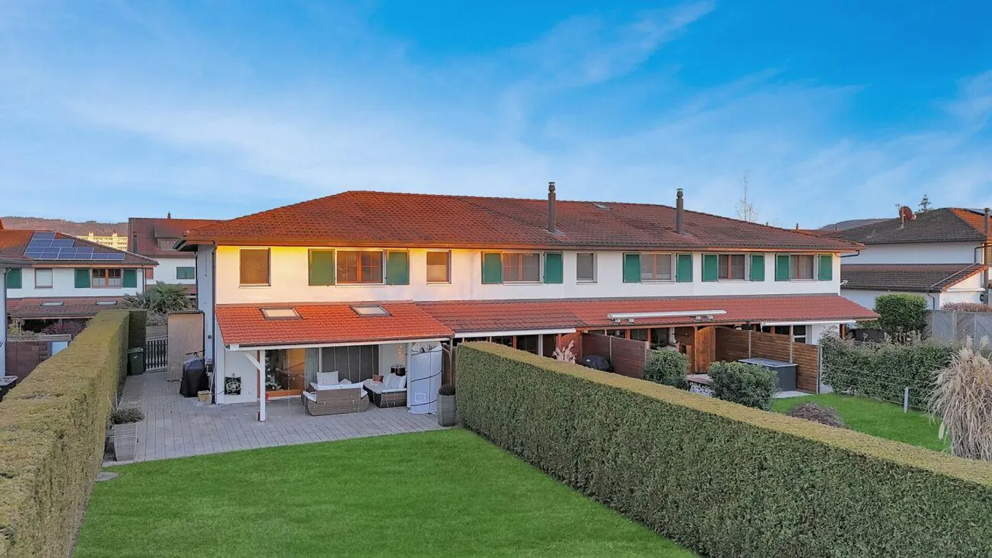Casa unifamiliare moderna con due posti auto - Foto 1 di 20