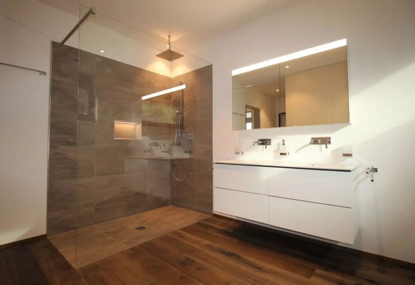 Sogno abitativo con vista lago e panorama montano - Foto 6 di 15