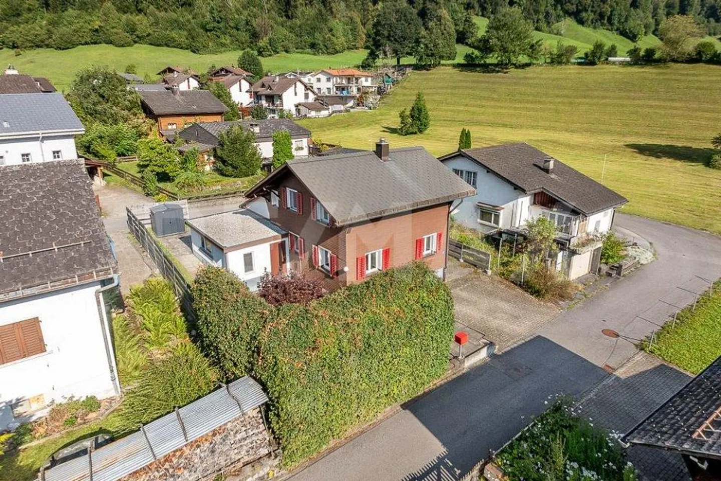 Vivere e lavorare in una casa unifamiliare completamente ristrutturata - Foto 2 di 13