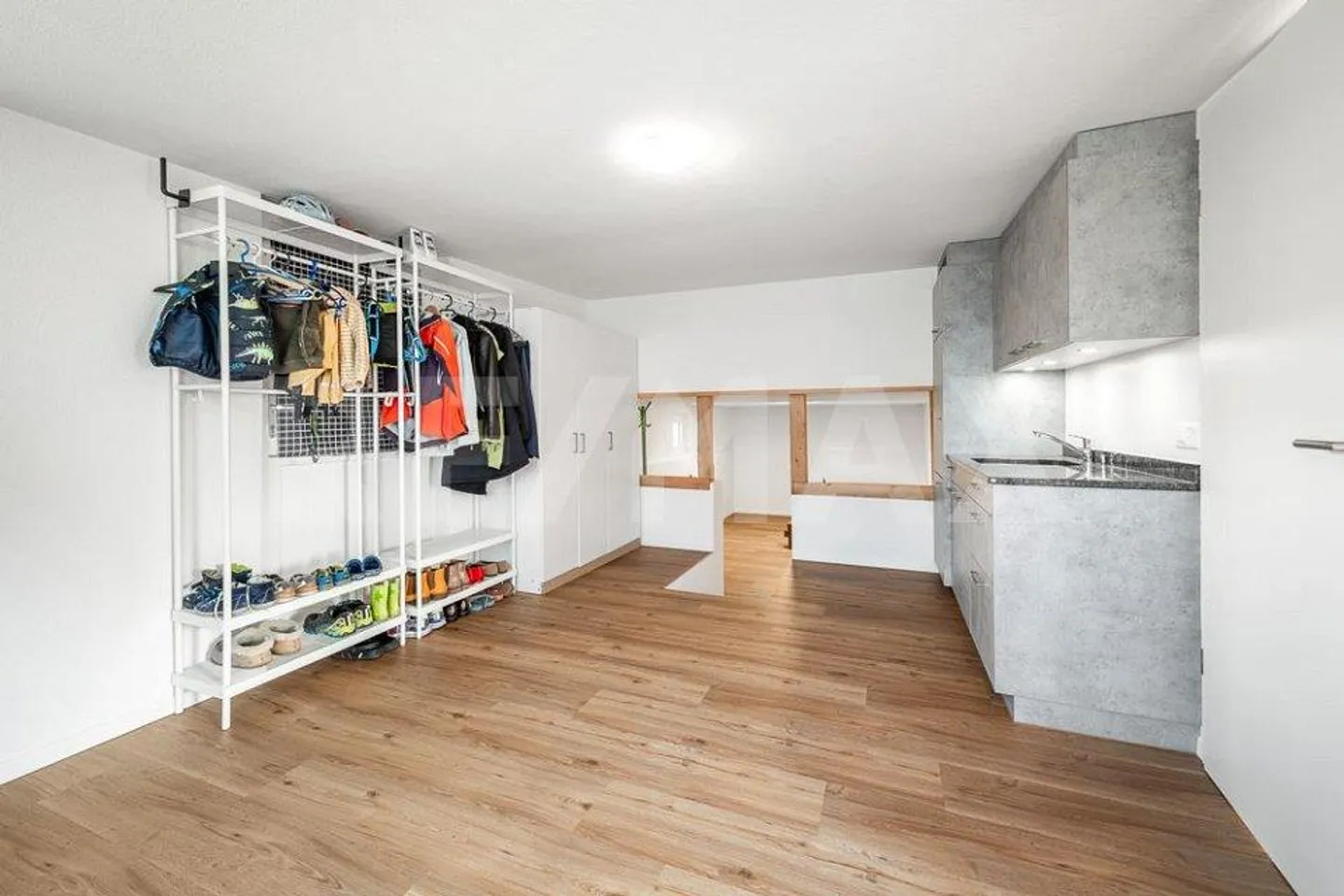 Vivere e lavorare in una casa unifamiliare completamente ristrutturata - Foto 7 di 13