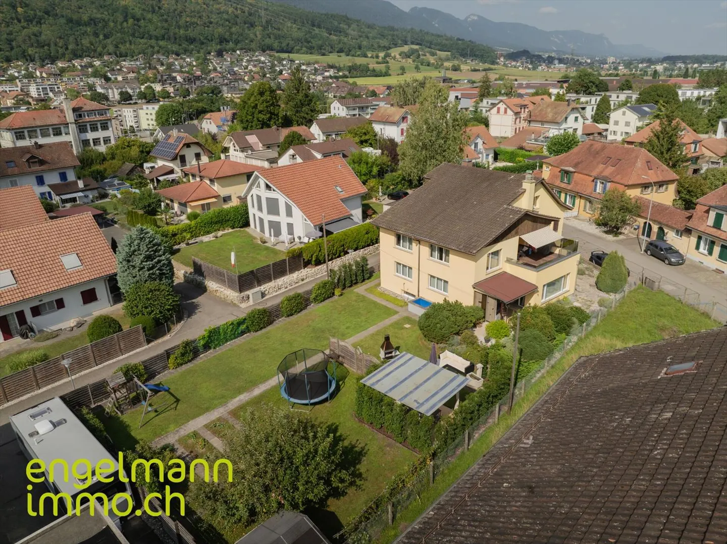RESERVIERT_Zweifamilienhaus / Maison avec deux appartements - Foto 1 von 13