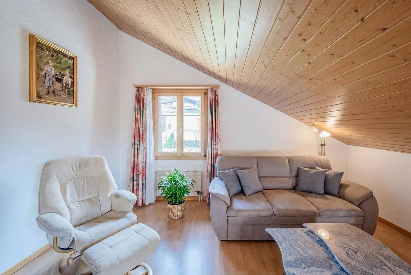 Charmant et Abordable - Maison de 8 Chambres avec Appartement - Photo 3 sur 5