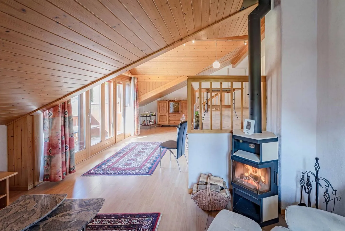 Charmant et Abordable - Maison de 8 Chambres avec Appartement - Photo 4 sur 5