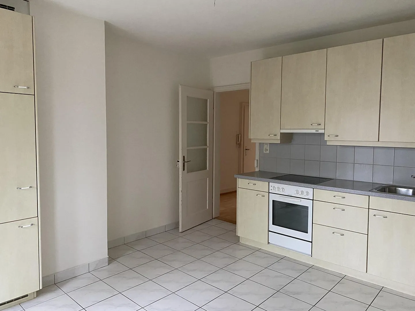 Zona residenziale centrale e tranquilla vicino a Tellplatz - Foto 3 di 10