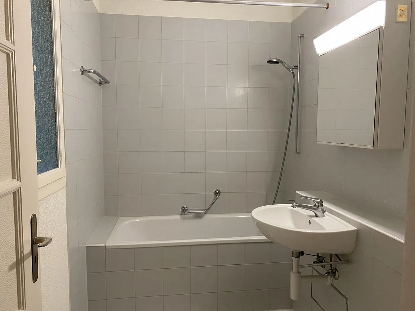 Zona residenziale centrale e tranquilla vicino a Tellplatz - Foto 5 di 10