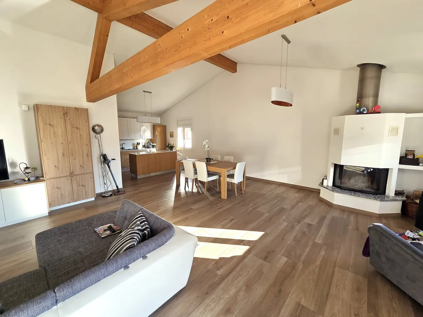 Splendido attico di 5.5 locali con piscina ad Arbedo-Castione - Foto 20 von 22