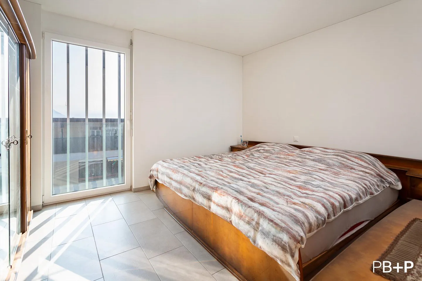 Moderne 4.5 Zimmer Ferienwohnung an zentraler Lage - Foto 6 von 11