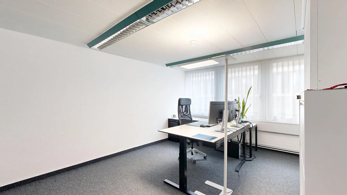 Workplace in the Heart of the City - Photo 4 of 7