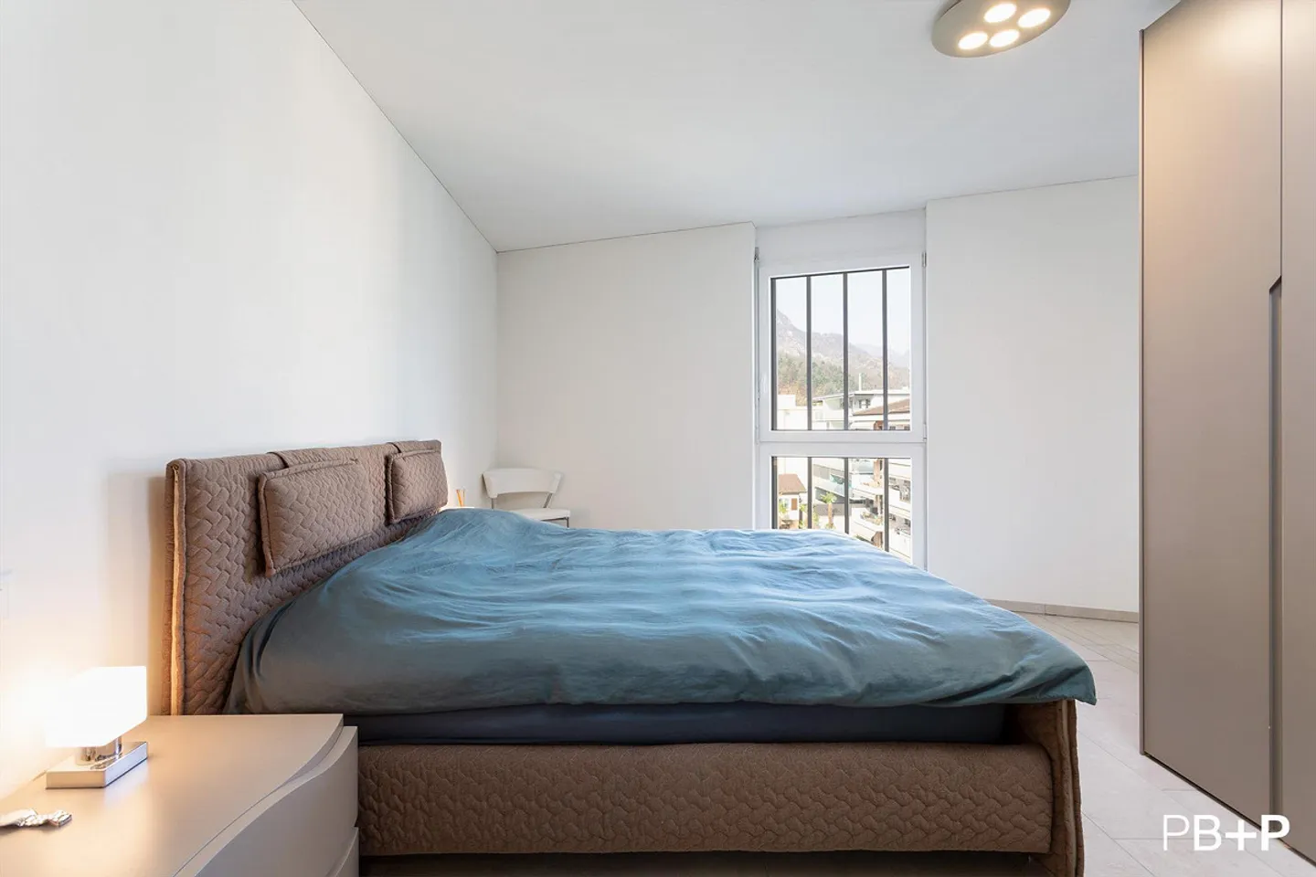 Moderne 4.5 Zimmer Ferienwohnung an zentraler Lage - Foto 4 von 11