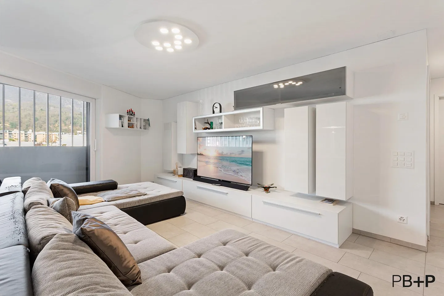 Moderne 4.5 Zimmer Ferienwohnung an zentraler Lage - Foto 8 von 11