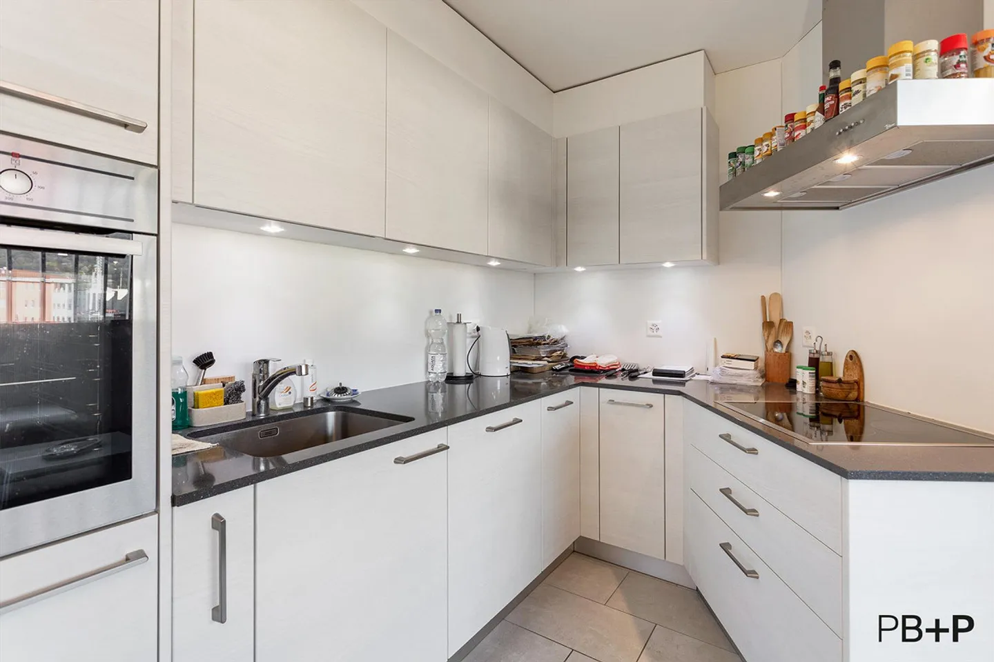Moderne 4.5 Zimmer Ferienwohnung an zentraler Lage - Foto 9 von 11