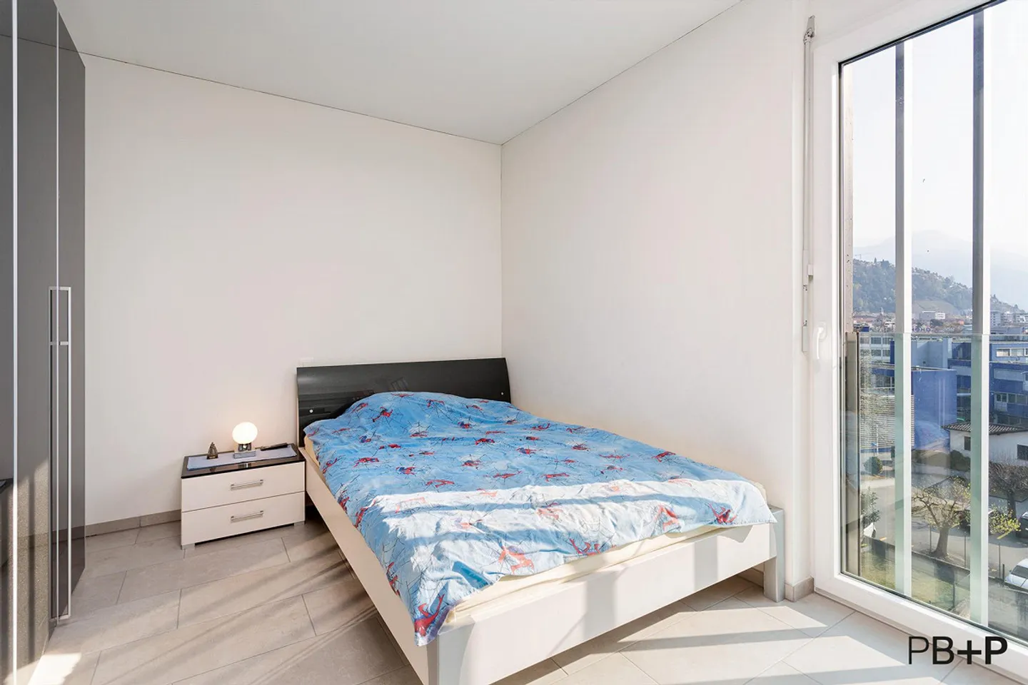 Moderne 4.5 Zimmer Ferienwohnung an zentraler Lage - Foto 10 von 11