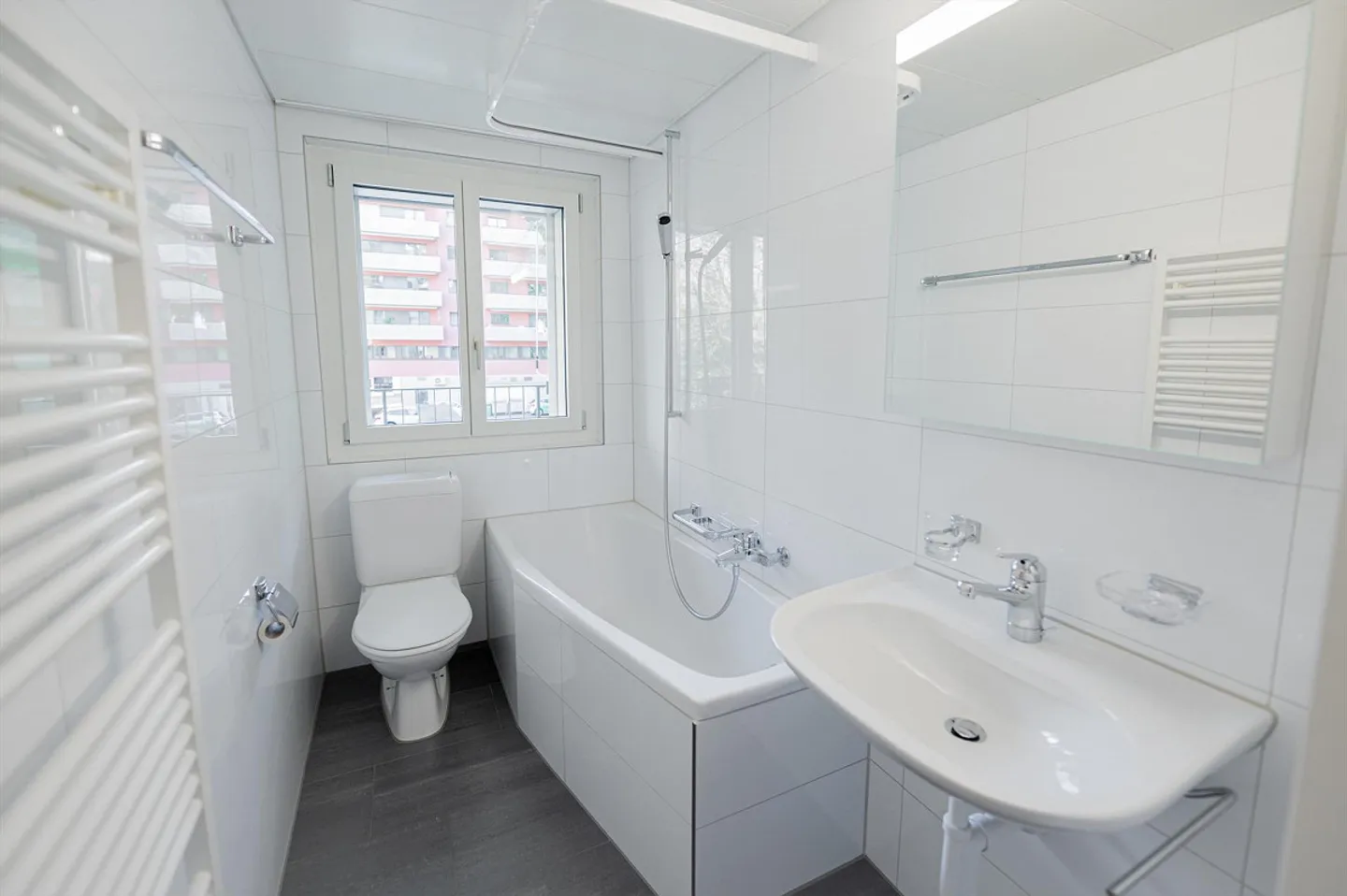 TOUT À PROXIMITÉ, APPARTEMENT EN VILLE DANS UN EMPLACEMENT DE CHOIX ! - Photo 3 sur 12