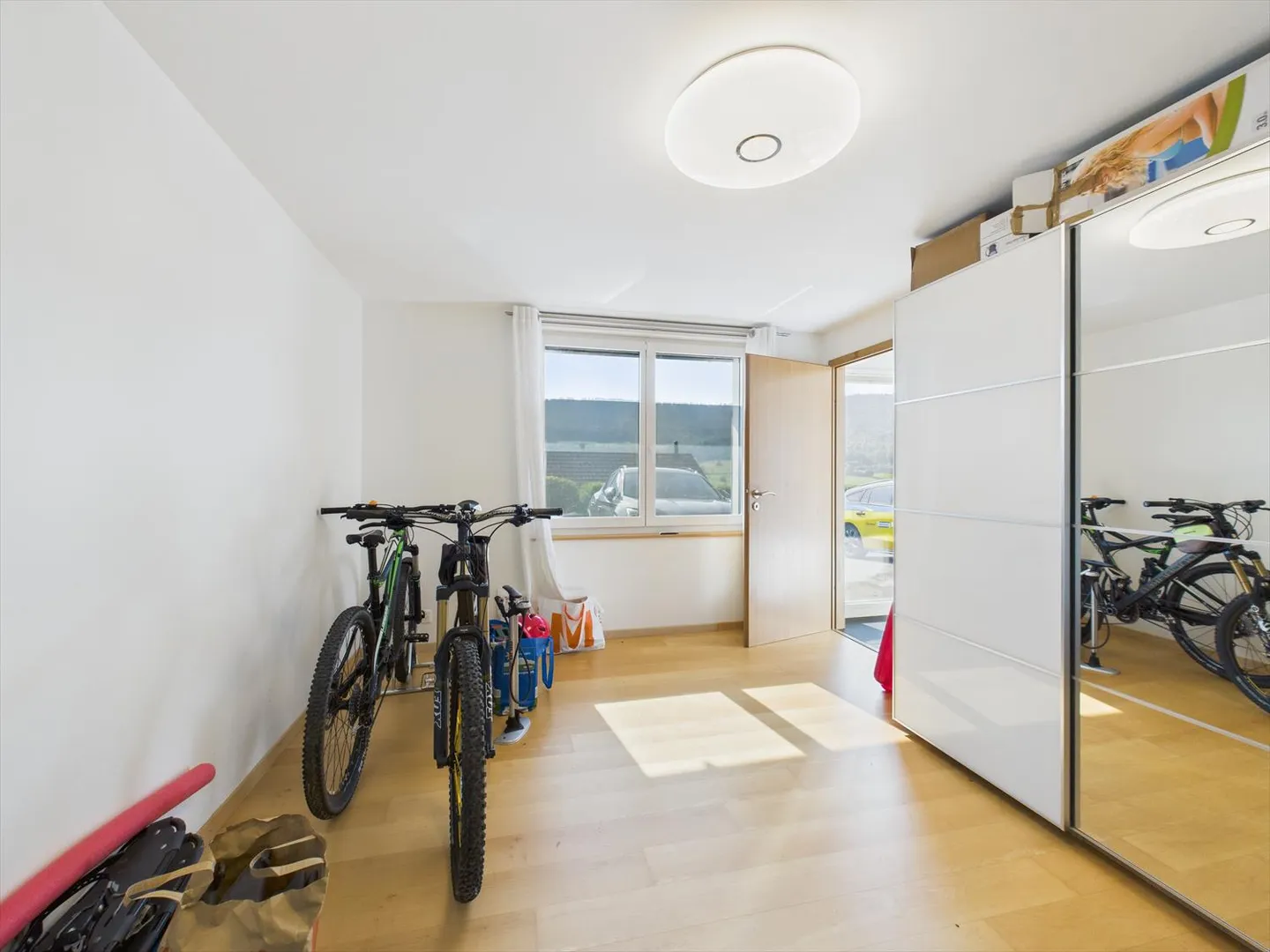 Villa indipendente con due appartamenti, grande giardino e vista libera a Vallorbe - Foto 15 di 16