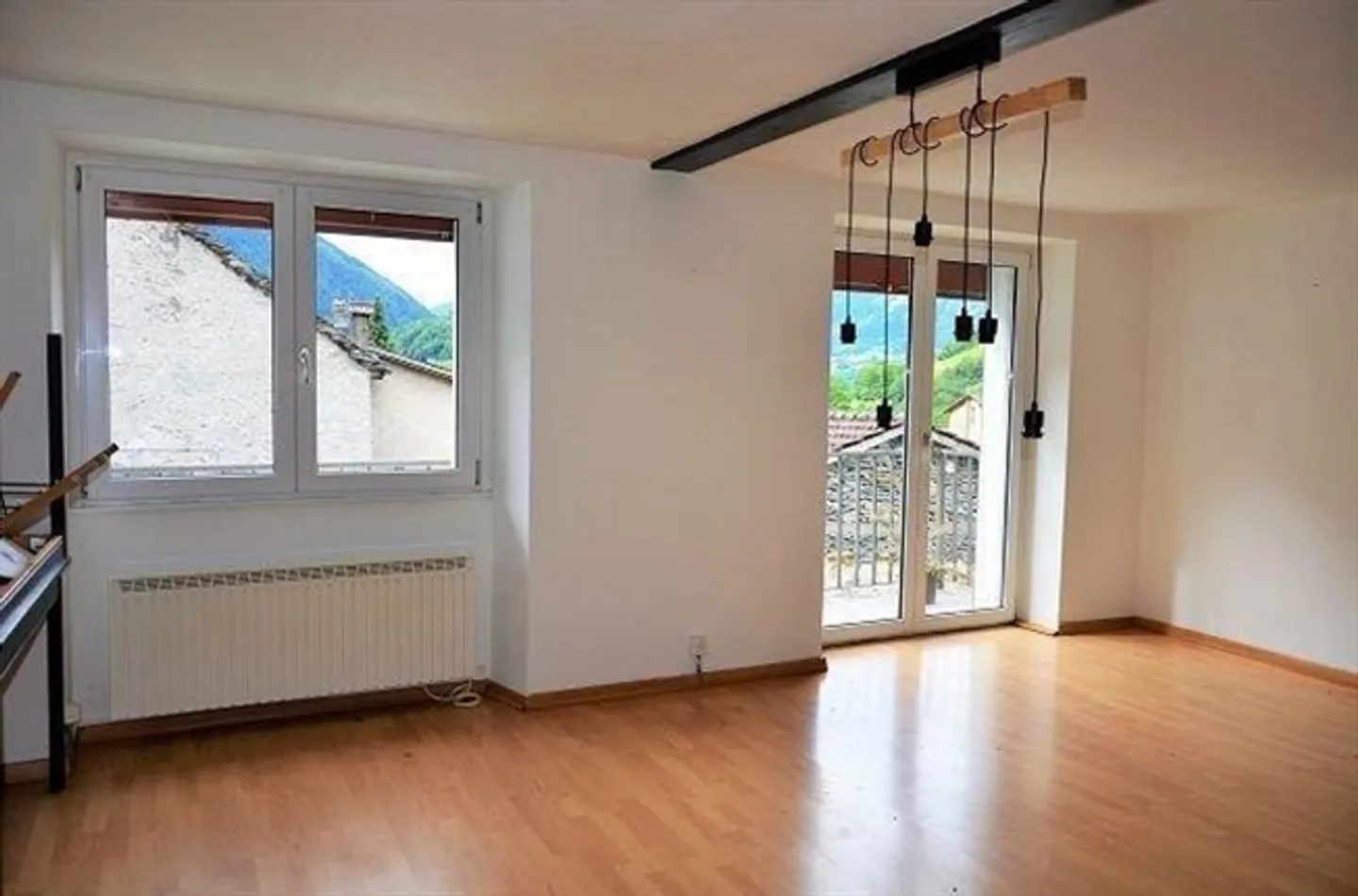 «Trattoria con grande terrazza, giardino e posti o casa di 5 locali / Trattoria mit Terrasse oder umbaubar in ein 5-Zimmer-Haus» - Foto 3 di 20