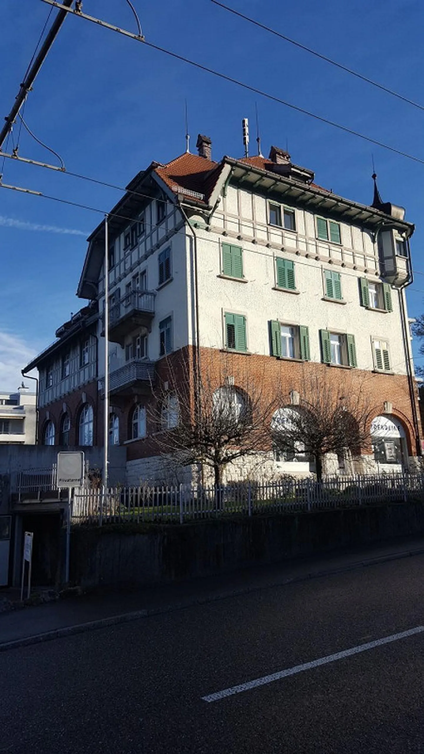 Affascinante gioiello in stile Liberty con due balconi - Foto 5 di 12