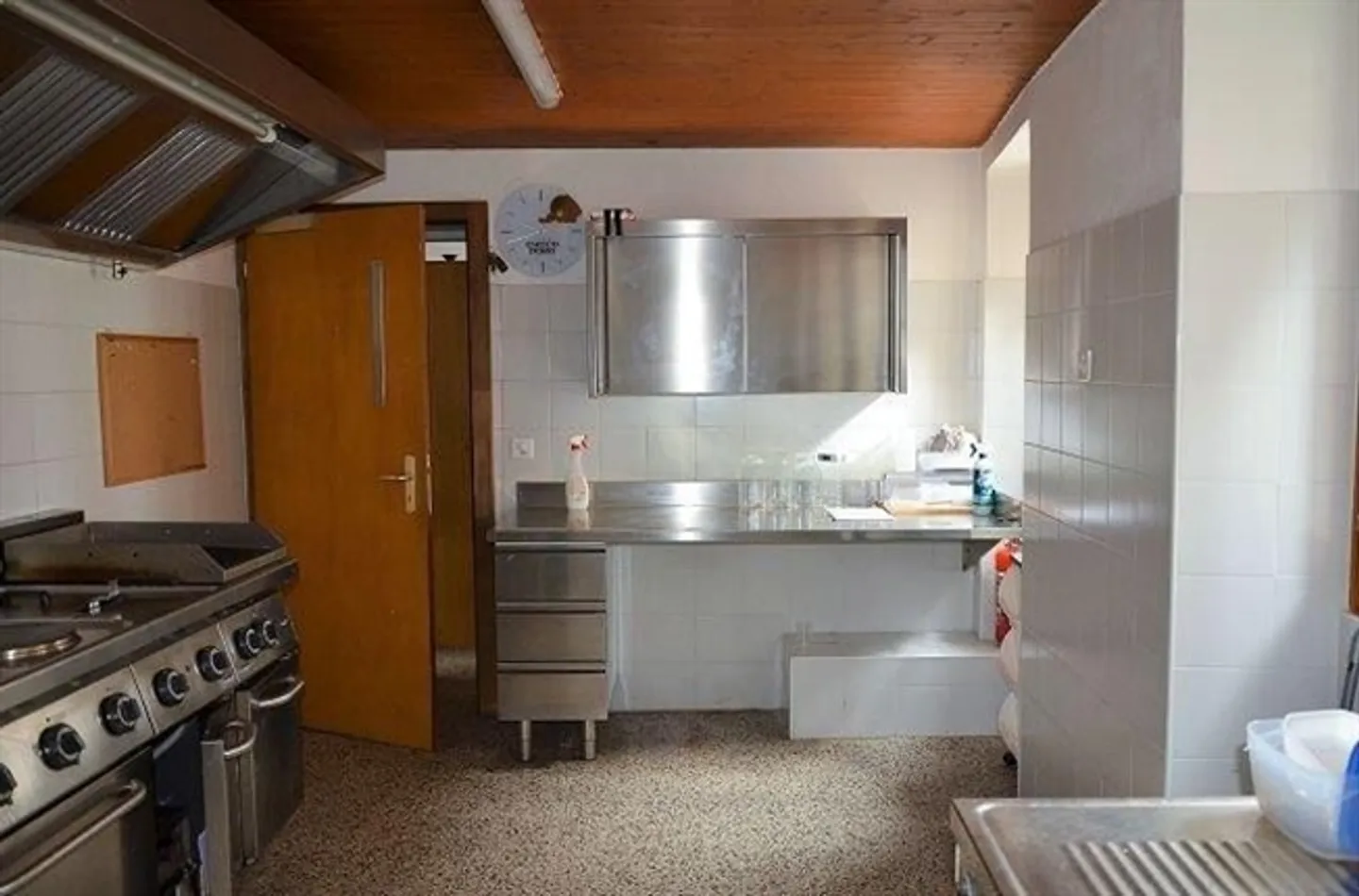 «Trattoria con grande terrazza, giardino e posti o casa di 5 locali / Trattoria mit Terrasse oder umbaubar in ein 5-Zimmer-Haus» - Foto 9 di 20