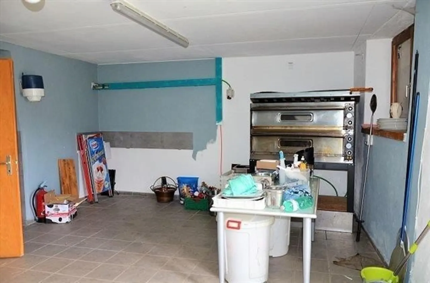 «Trattoria con grande terrazza, giardino e posti o casa di 5 locali / Trattoria mit Terrasse oder umbaubar in ein 5-Zimmer-Haus» - Foto 10 di 20